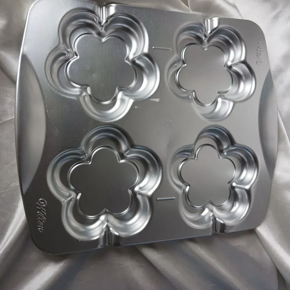 WILTON BLOSSOM COOKIE POP PAN